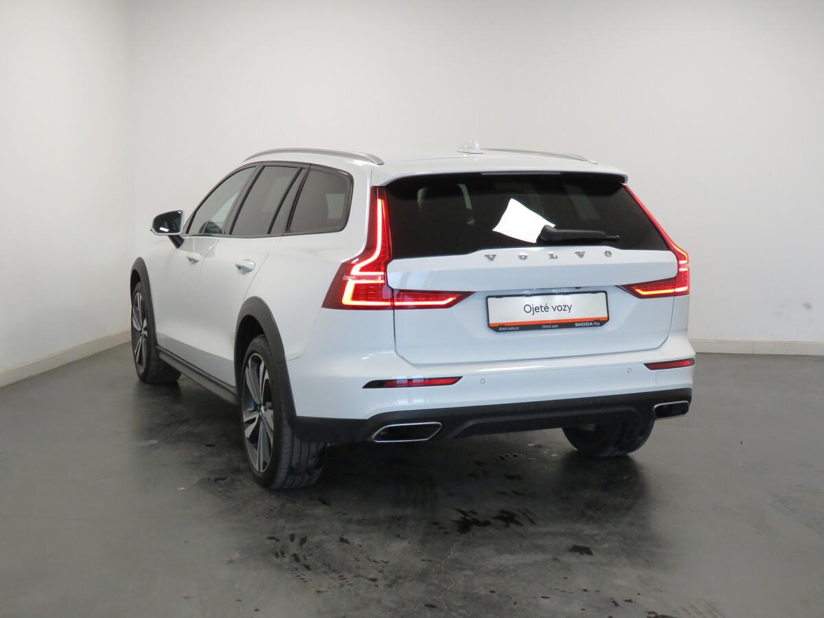 Volvo V60 2,0 145kW B4 AWD diesel Pro AU