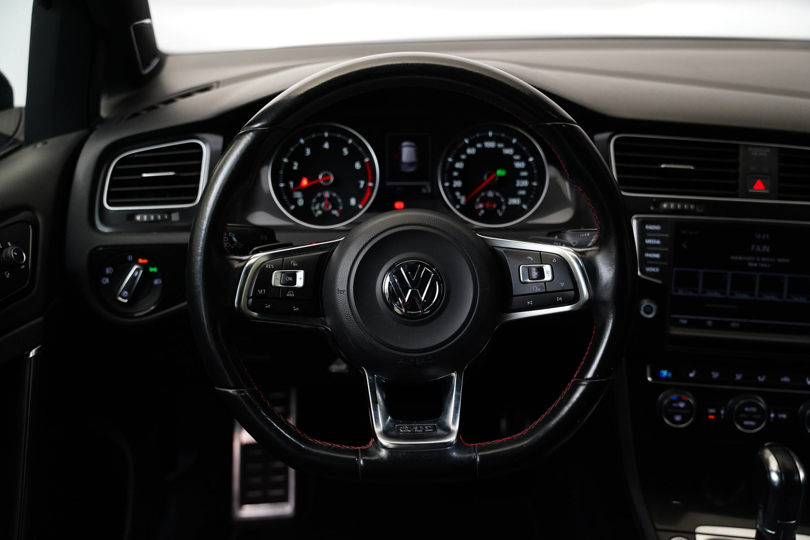 Volkswagen Golf 2.0 TSI 169 kW GTI Performance – foto 17