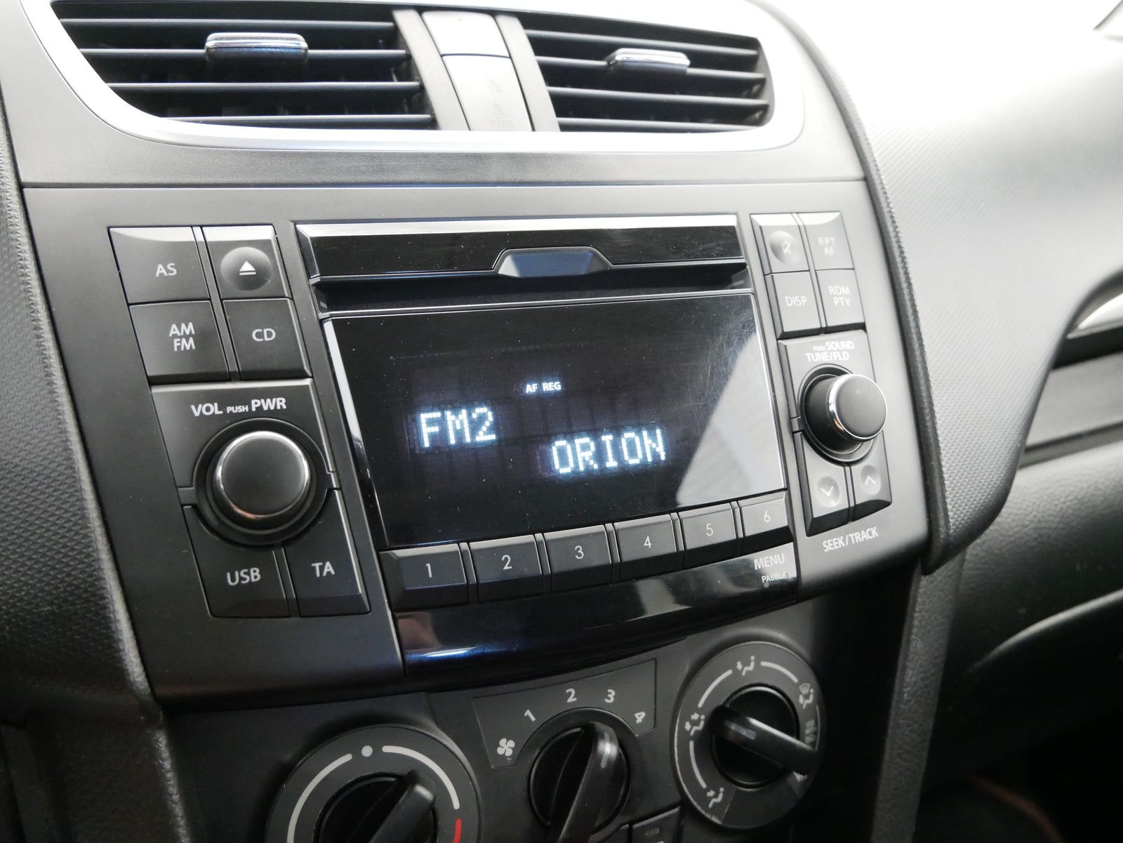 Suzuki Swift 1.2 i 66 kW Comfort – foto 18