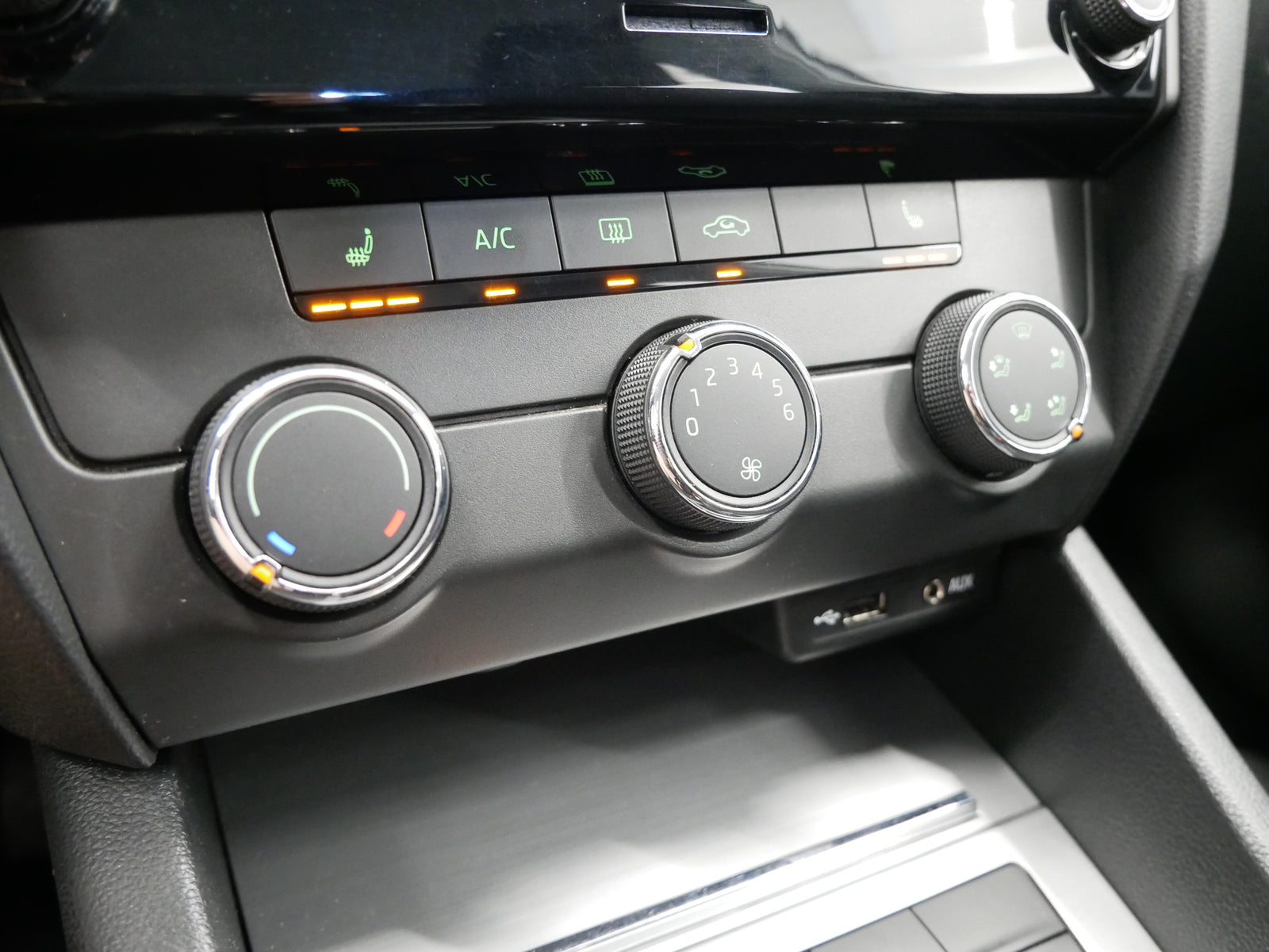 Škoda Octavia 1,6 TDi 85kW Ambition Plus – foto 18