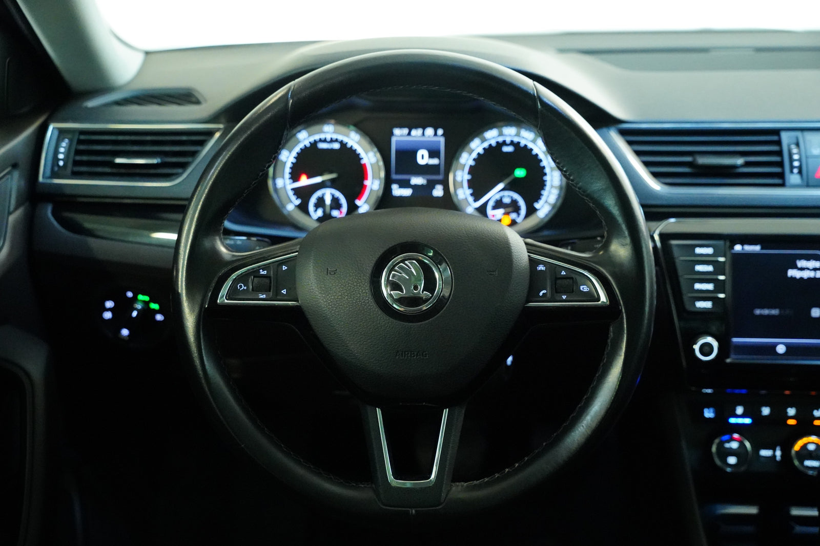 Škoda Superb 1.8 TSI 132 kW DSG L&K – foto 19