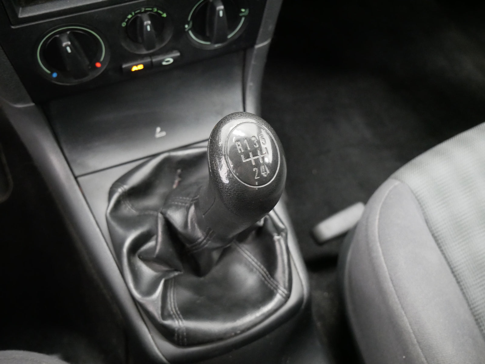 Škoda Octavia 1.6 MPi 75 kW Tour – foto 18