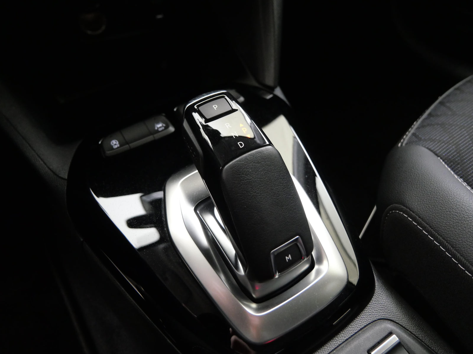 Opel Corsa 1.2 i 74 kW Turbo Elegance – foto 18