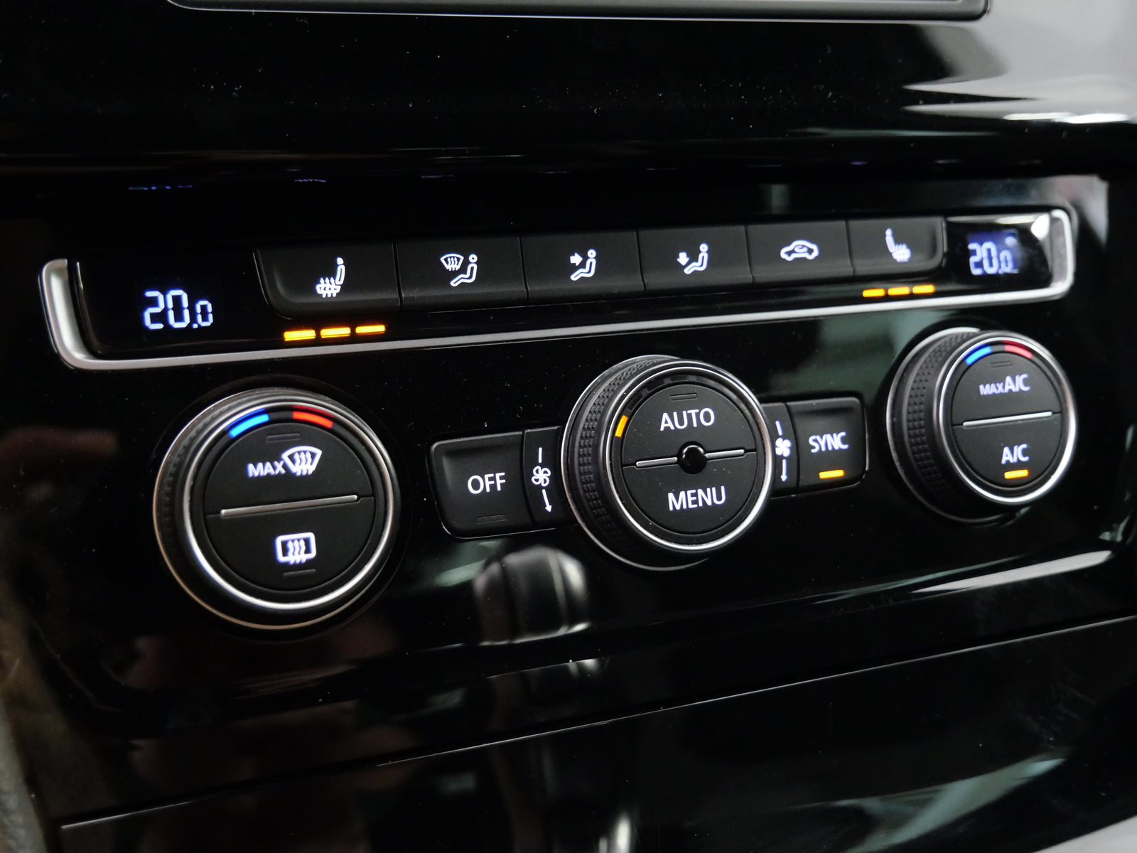 Volkswagen Golf 2.0 TSI 221 kW 4Motion "R" – foto 18