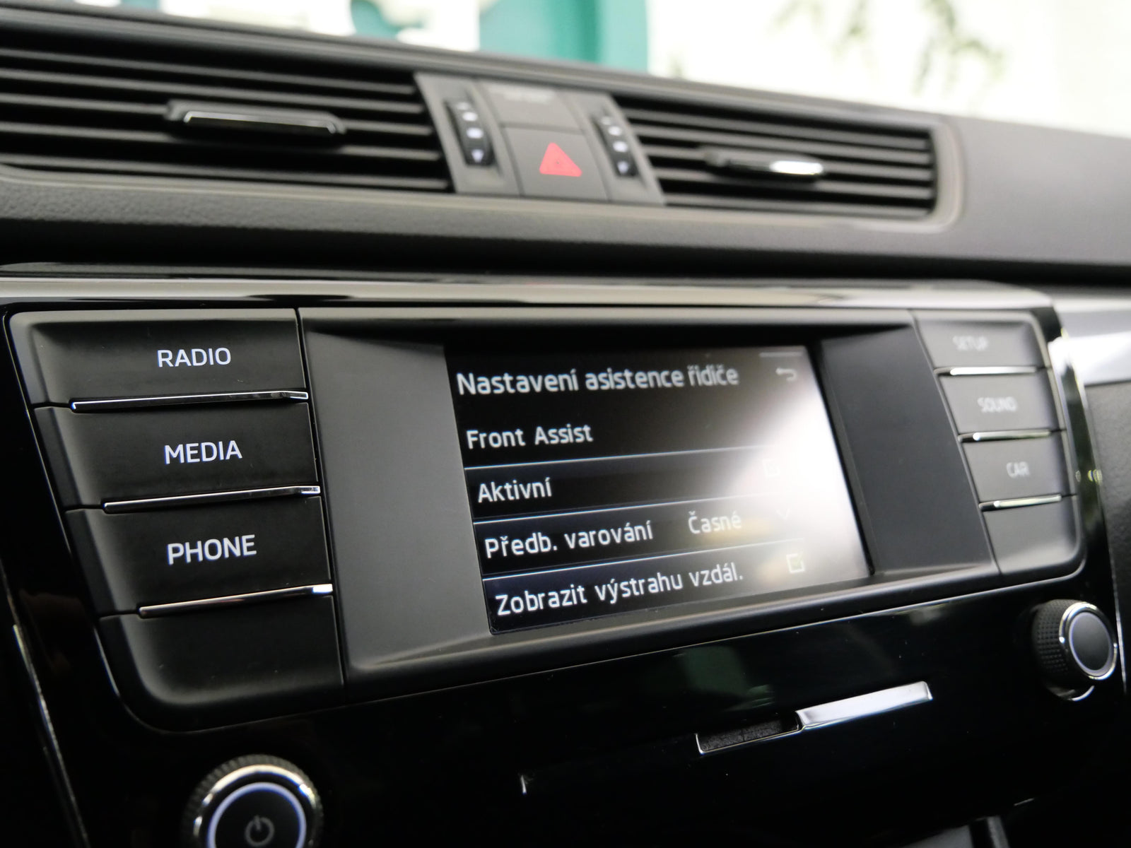 Škoda Superb 1.6 TDI 88 kW Active – foto 18