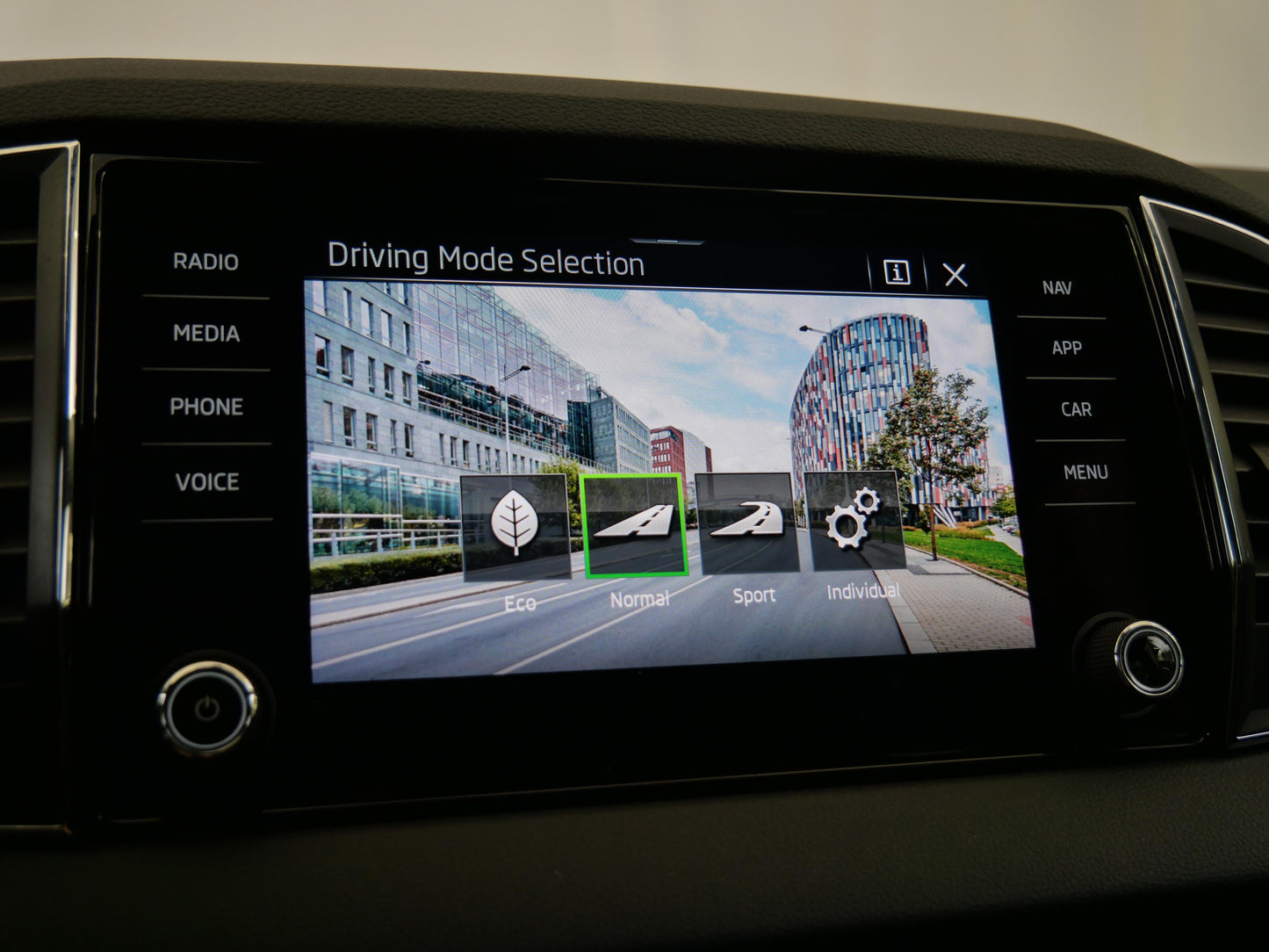 Škoda Karoq 1.5 TSI 110 kW Top Selection