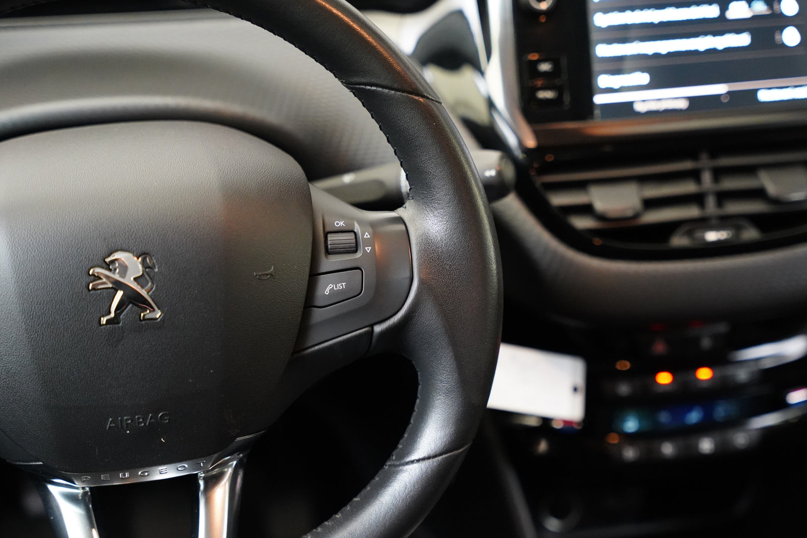 Peugeot 2008 1.2 PureTech 61 kW – foto 18
