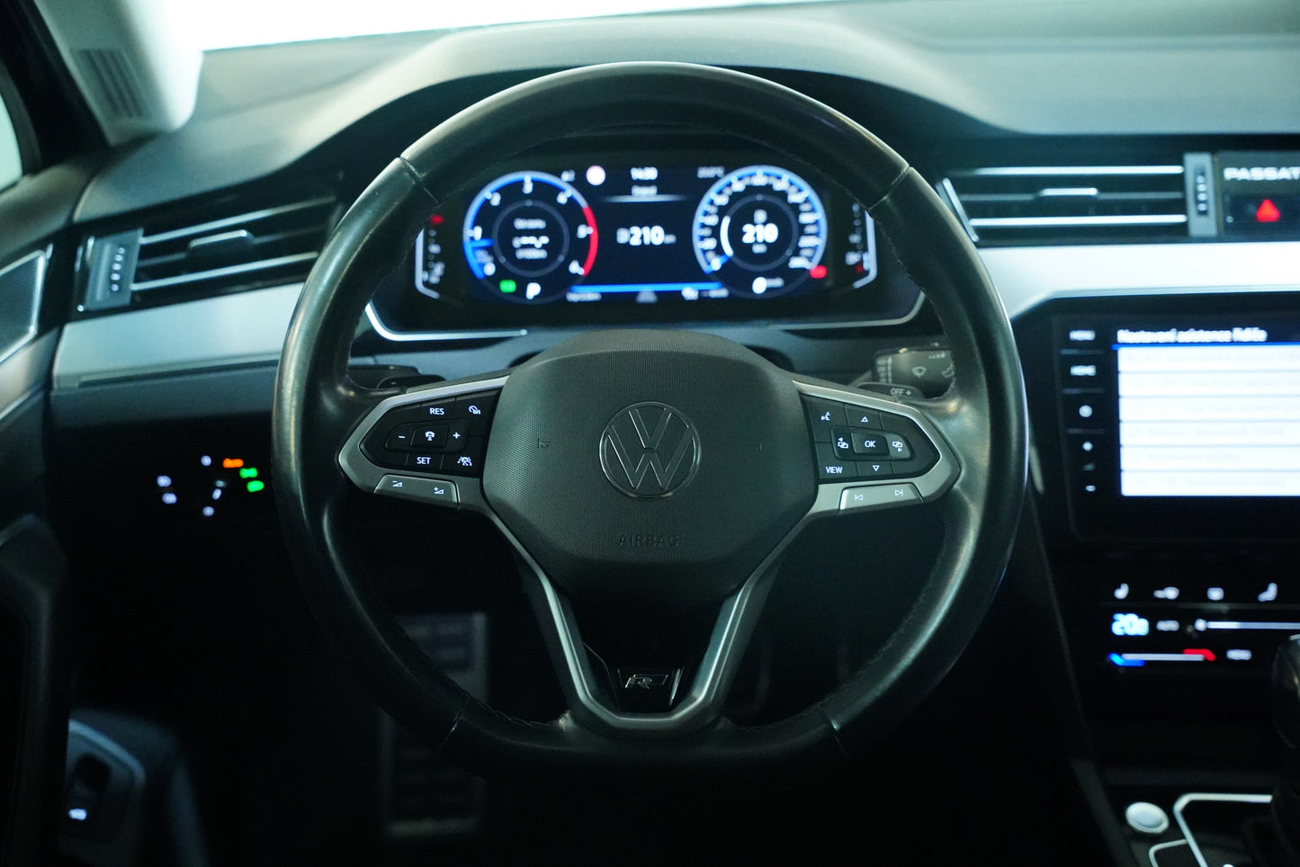 Volkswagen Passat 2.0TDi 140kW R-LINE