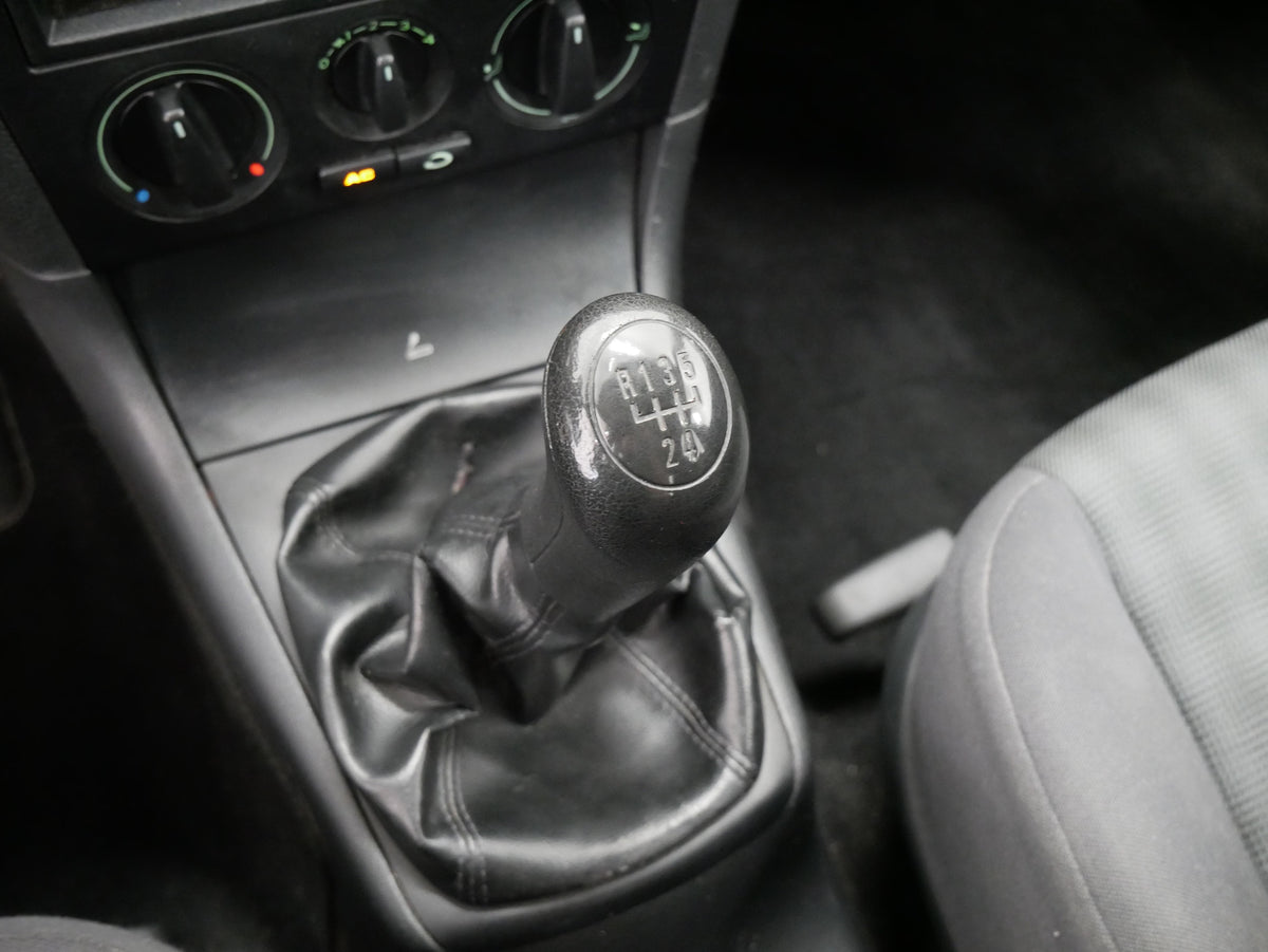 Škoda Octavia 1.6 MPi 75 kW Tour – foto 18