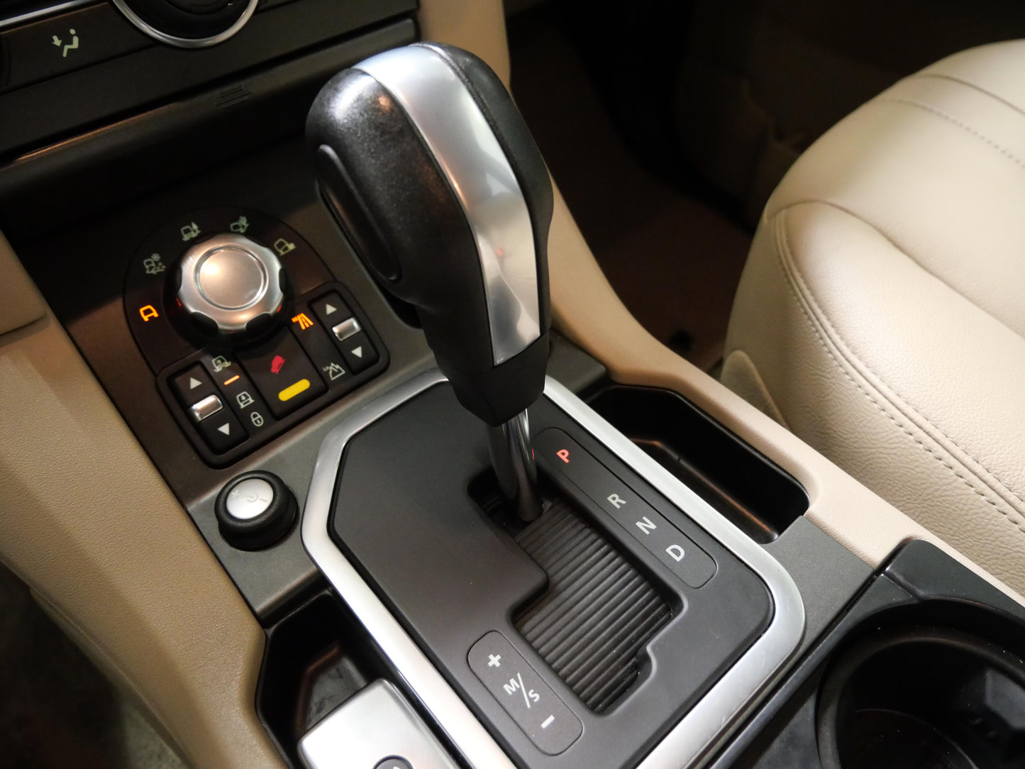 Land Rover Discovery 3.0 TDV6 SE 155 kW 4WD 7-míst