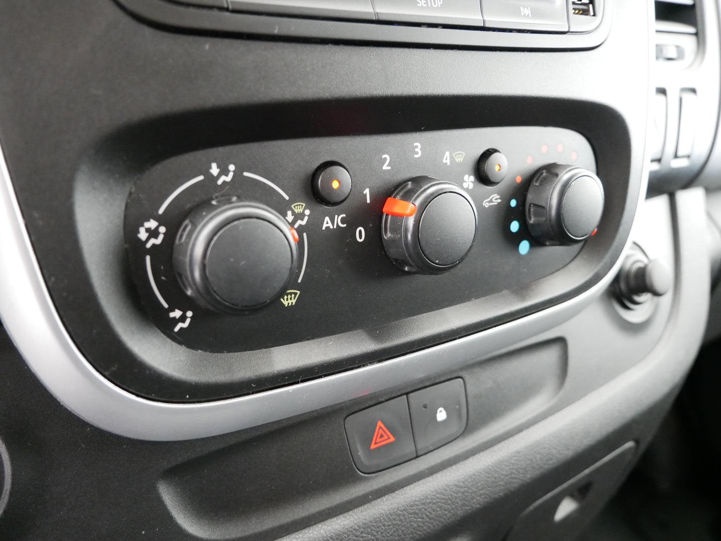 Opel Vivaro 1.6CDTi 85kW 9 míst L2H1