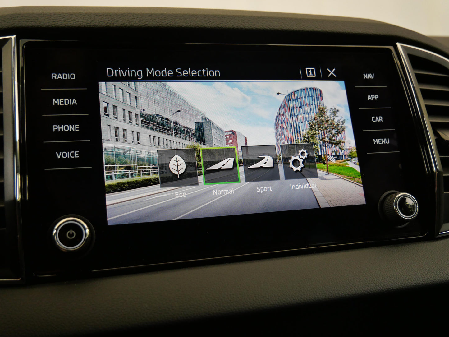 Škoda Karoq 1.5 TSI 110 kW Top Selection