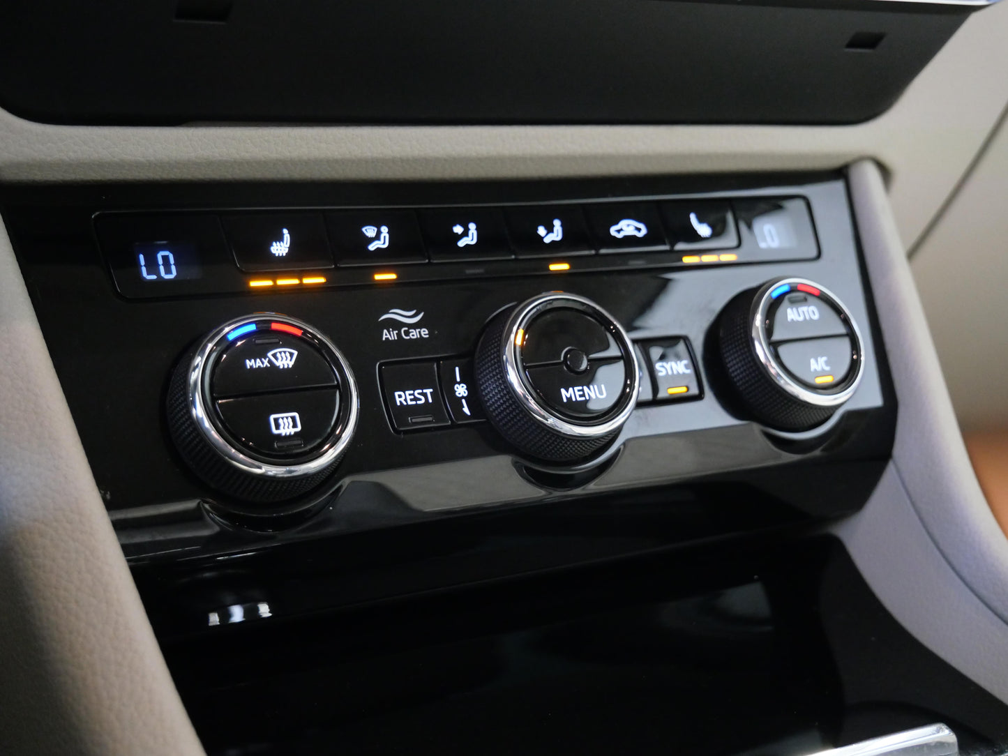 Škoda Superb 2.0 TDI 140 kW Style