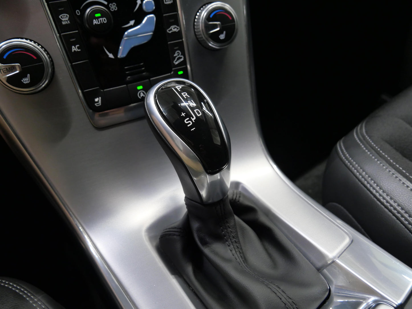 Volvo XC60 2.4 D 140 kW Momentum