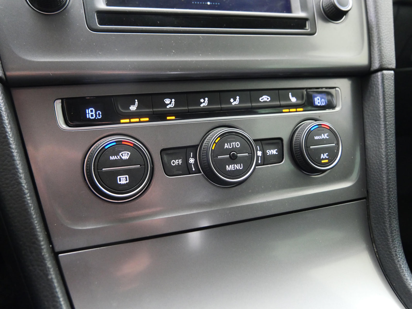 Volkswagen Golf 1.6 TDI 81 kW Lounge – foto 18