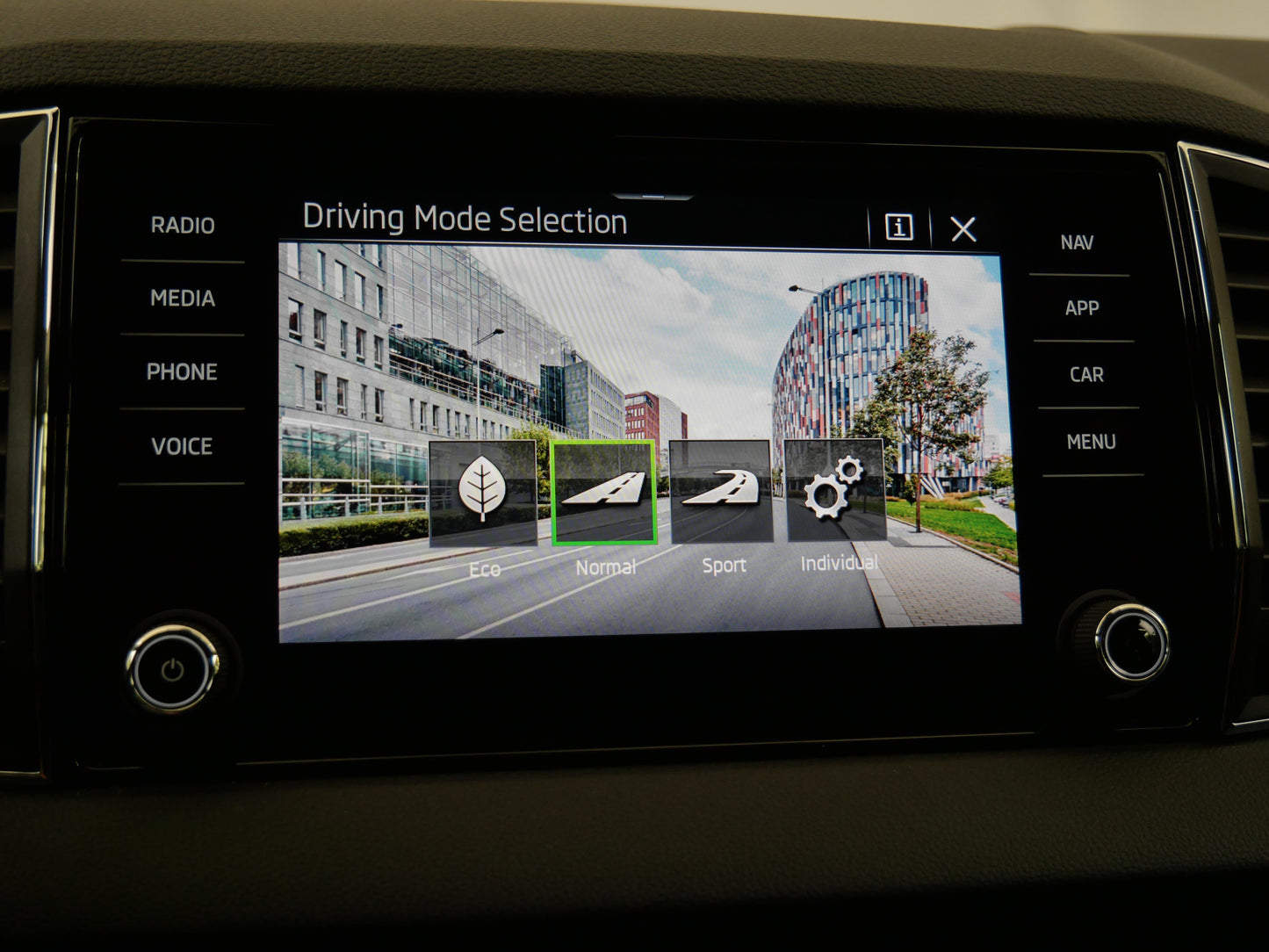 Škoda Karoq 1.5 TSI 110 kW Top Selection