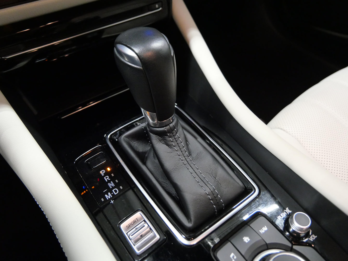 Mazda 6 2.5 Skyactiv-G 143 kW Revoluti