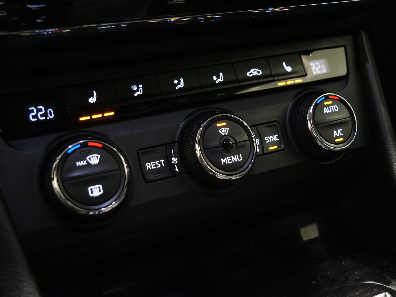 Škoda Superb 2.0 TDI 140 kW Style – foto 18