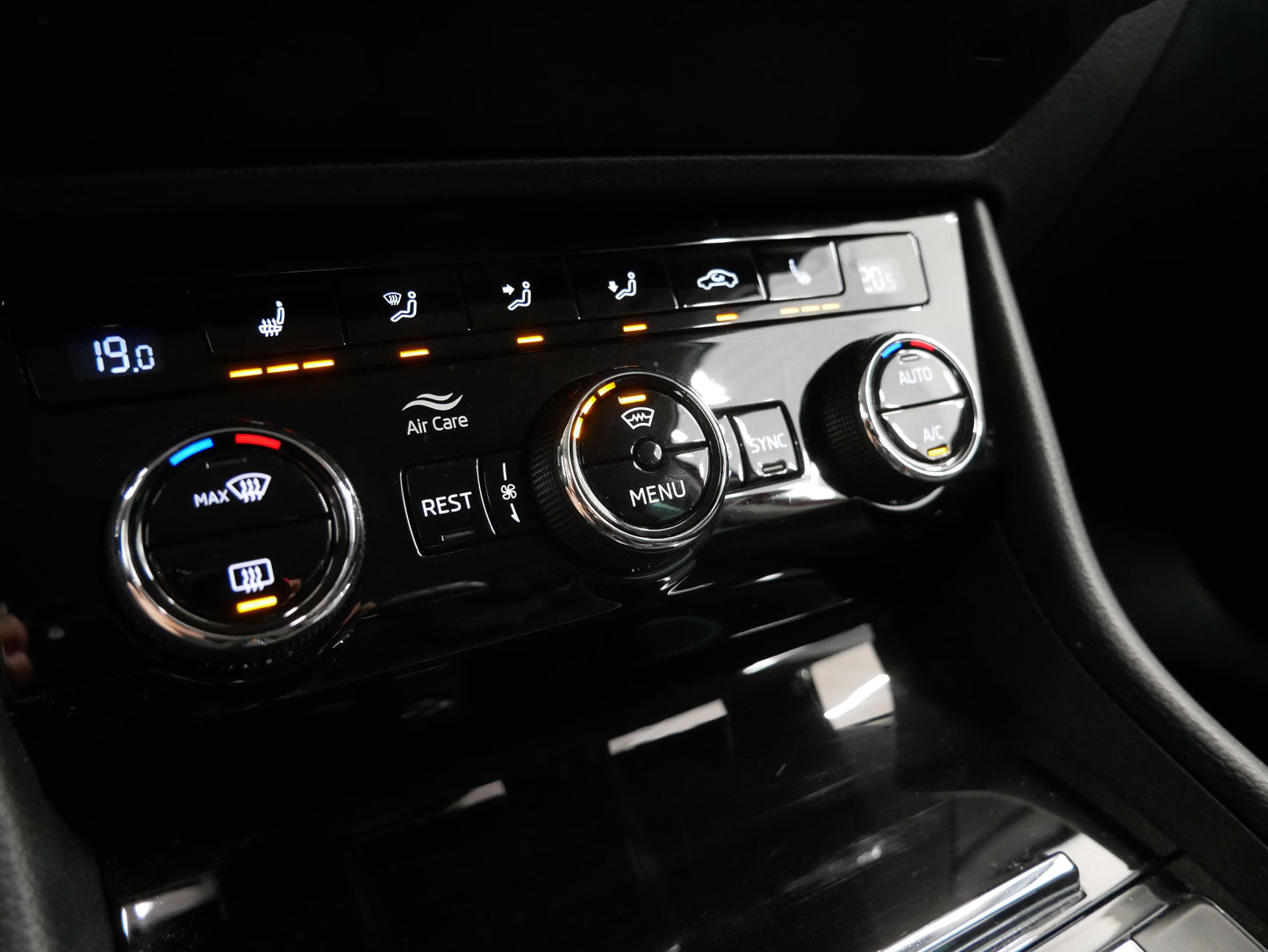 Škoda Superb 2.0 TDI 110 kW Style Plus