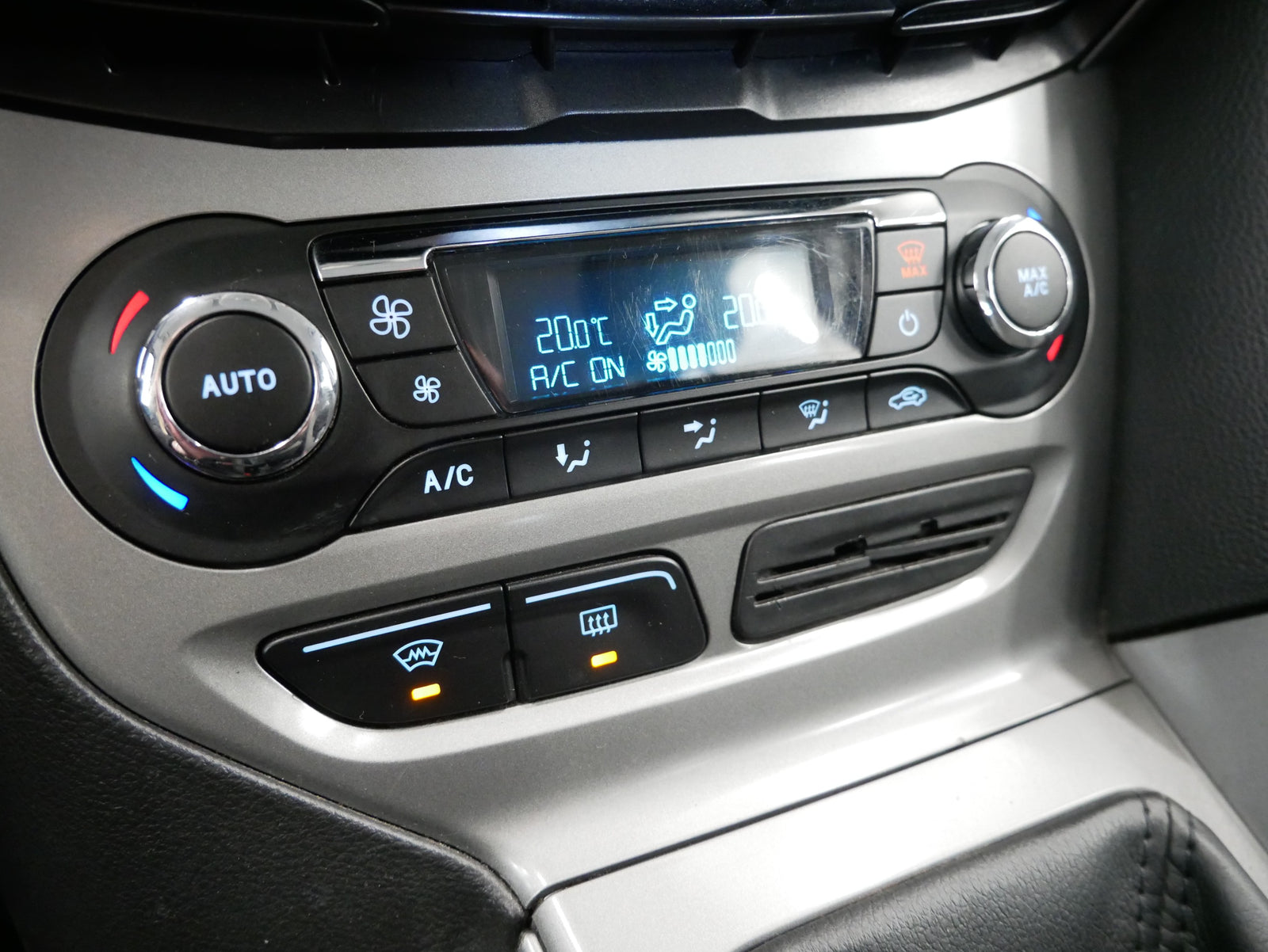 Ford Focus 1.6 TDCi 70 kW Titanium – foto 19