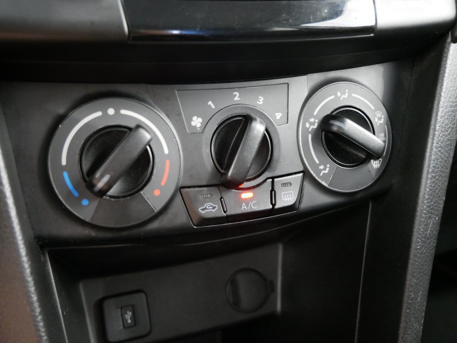 Suzuki Swift 1.2 i 66 kW Comfort – foto 19