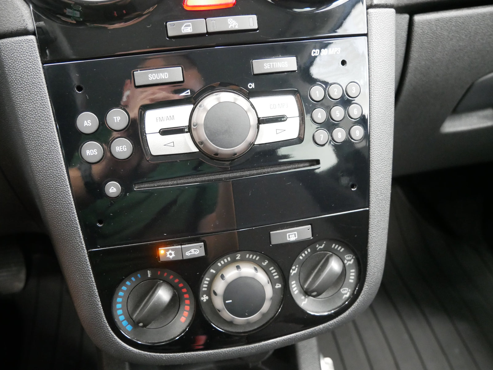 Opel Corsa 1.2 16V 63 kW – foto 19