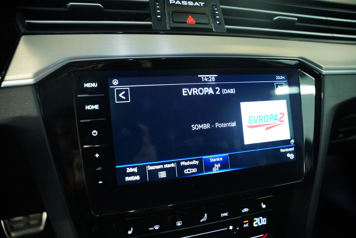 Volkswagen Passat 2.0TDi 140kW R-LINE