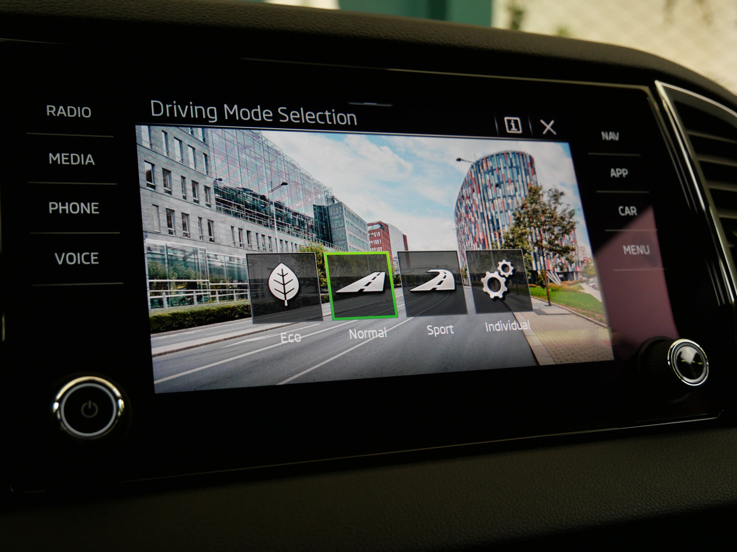 Škoda Karoq 1.5 TSI 110 kW Top Selection