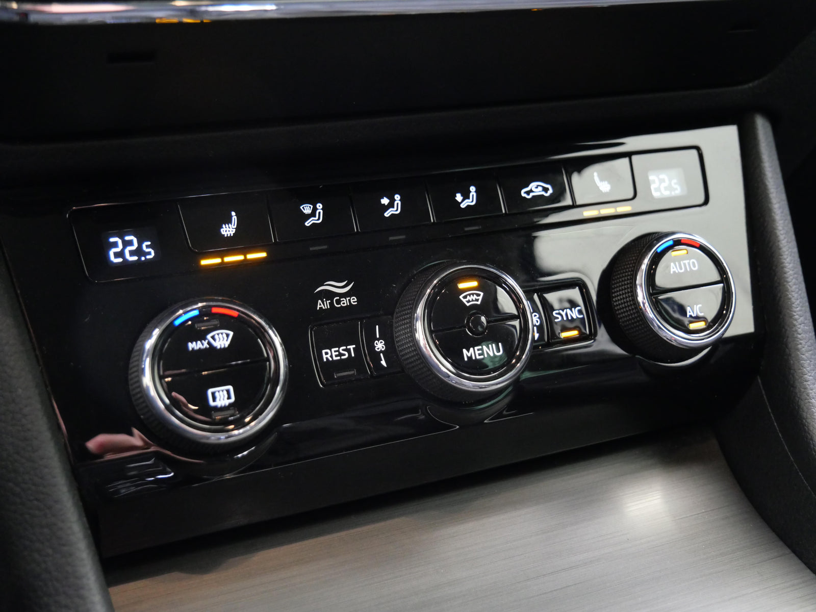 Škoda Superb 2.0 TDI 147 kW DSG 4x4 Style+ – foto 19