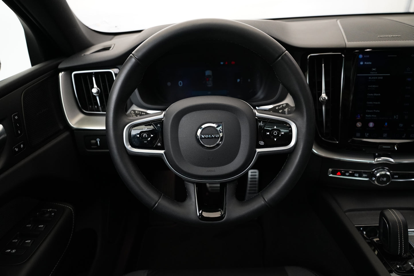 Volvo XC60 B4 145 kW AWD R-Design