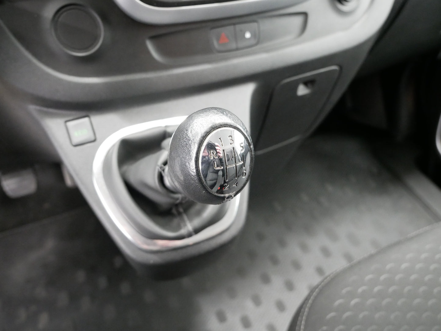 Opel Vivaro 1.6CDTi 85kW 9 míst L2H1