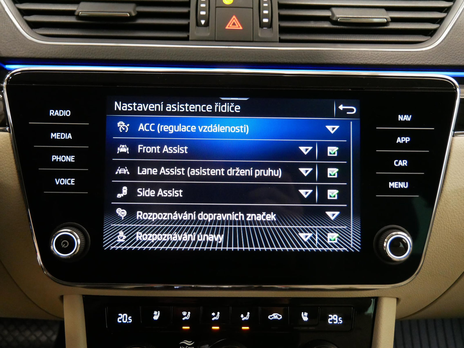 Škoda Superb 2.0 TDI 147 kW L&K – foto 19