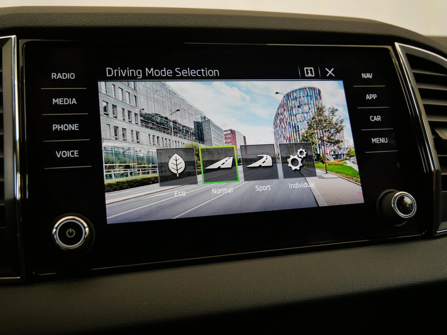 Škoda Karoq 1.5 TSI 110 kW Top Selection