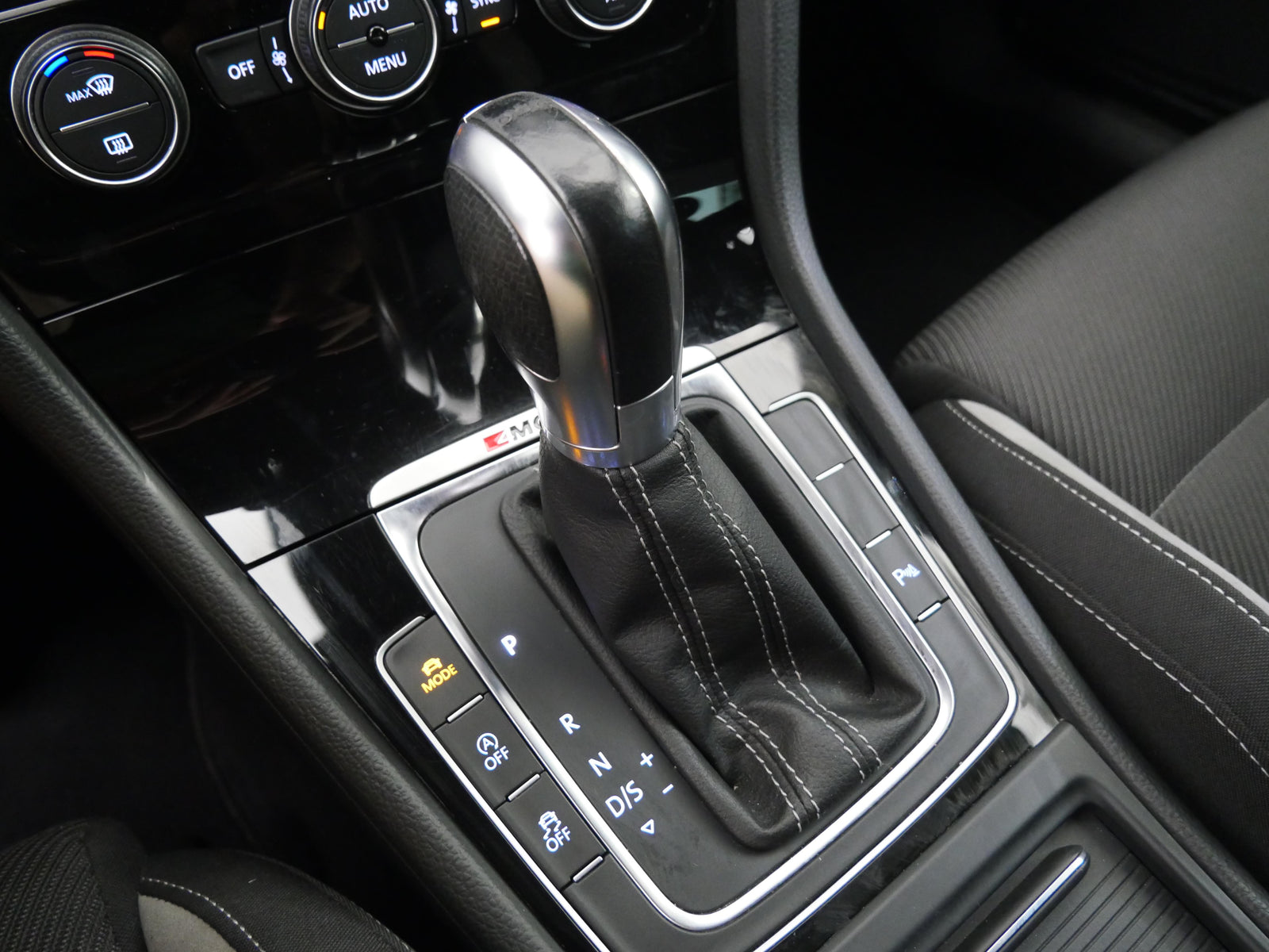Volkswagen Golf 2.0 TSI 221 kW 4Motion "R" – foto 19