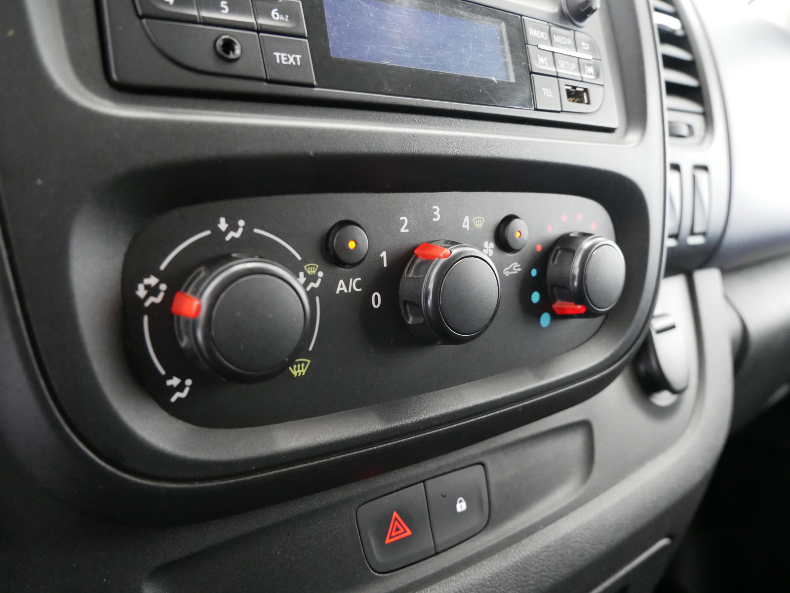 Opel Vivaro 1.6 CDTI 92kW – foto 19