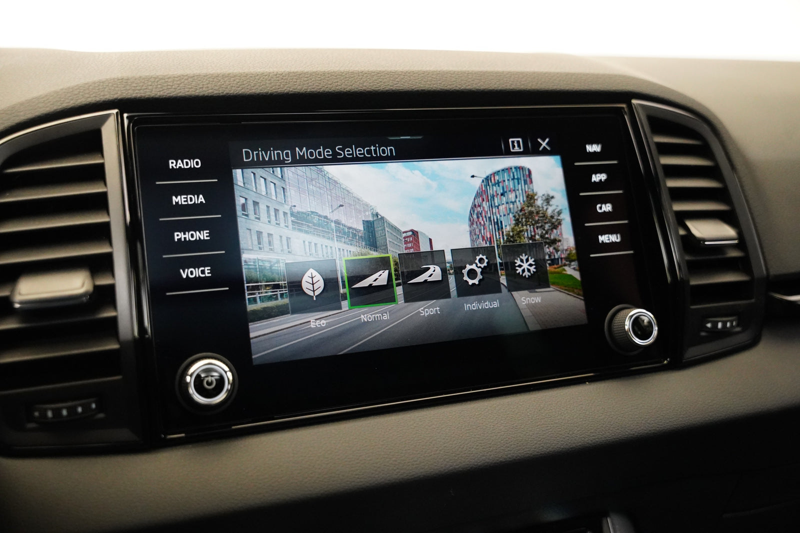 Škoda Karoq 2,0 TDI 110 kW 4x4 Sportline – foto 19