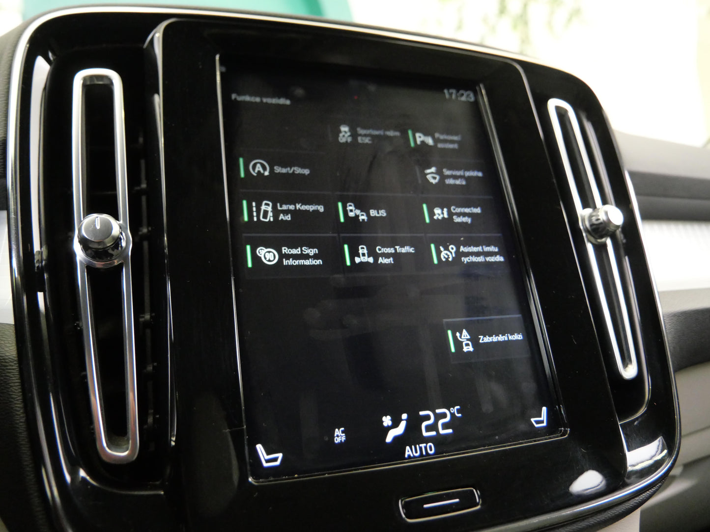 Volvo XC40 2.0 D3 110 kW Momentum Pro