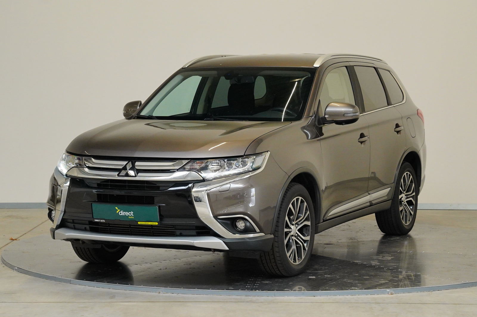 Mitsubishi Outlander 2.2 DI-D 110kW 4WD Intense+ – foto 1