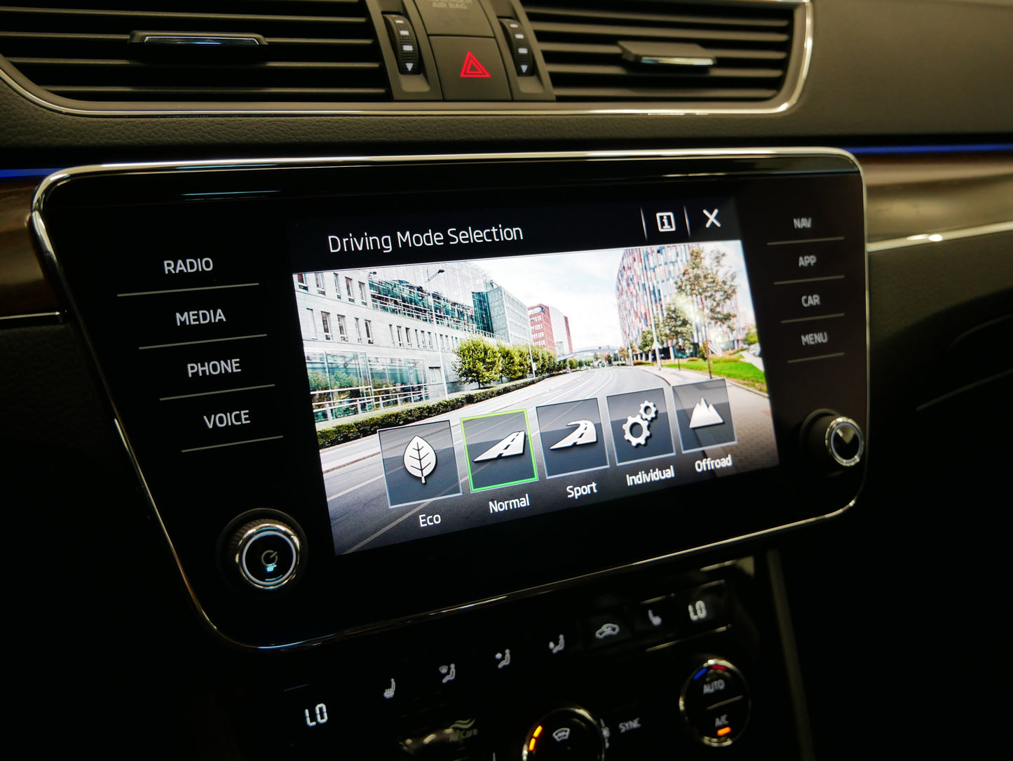 Škoda Superb 2.0 TDI 140 kW Scout