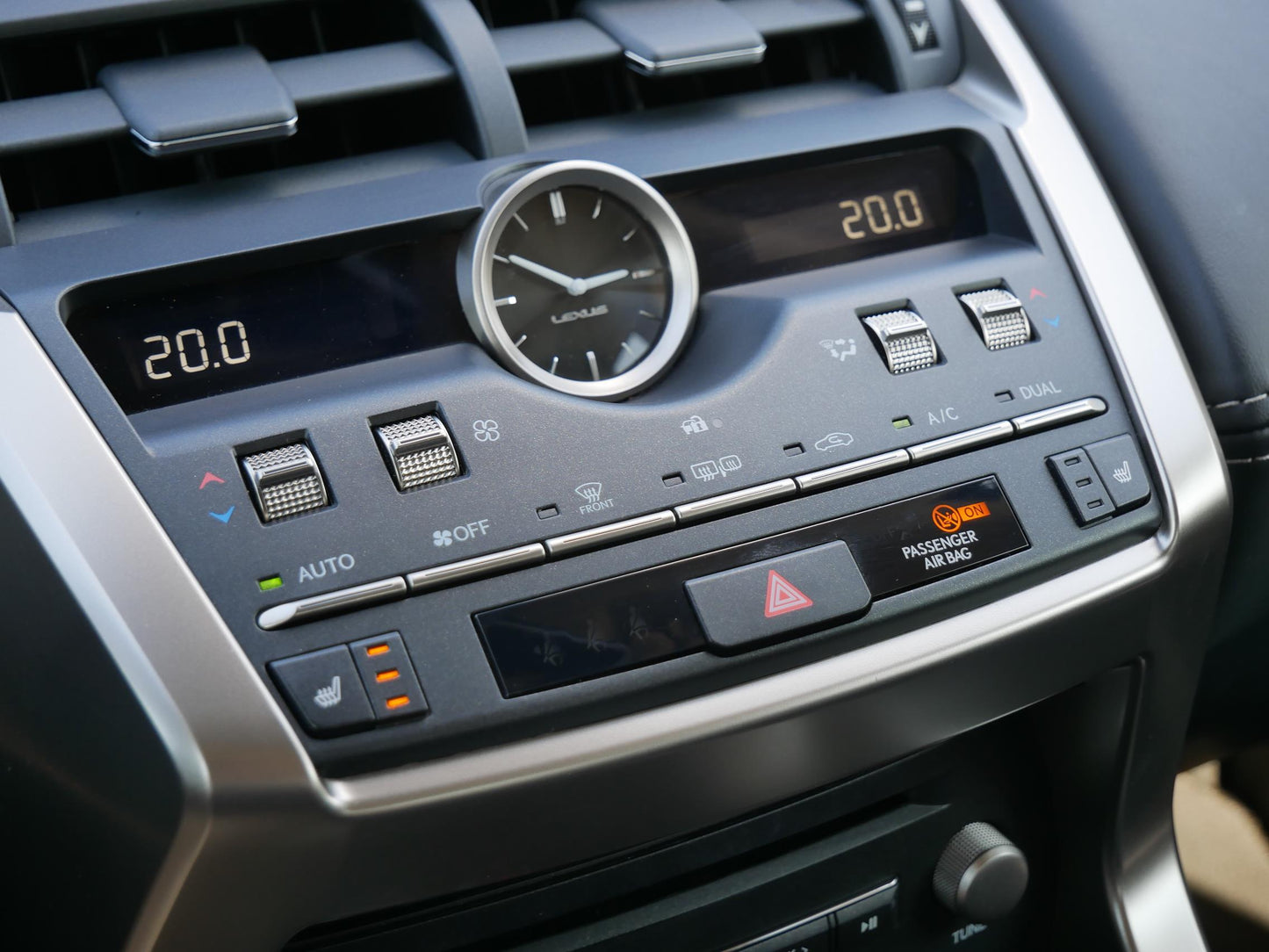 Lexus NX 300h 2.5 145 kW
