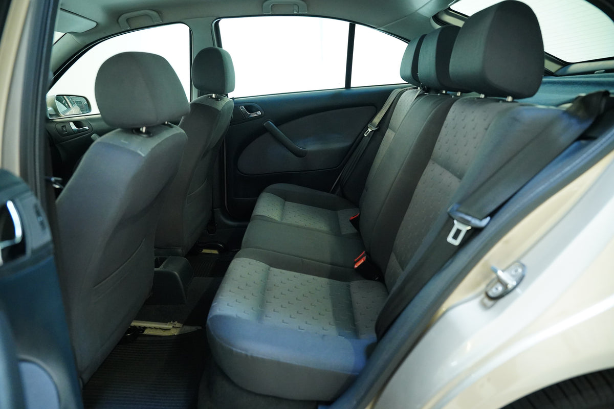 Škoda Octavia 1.6 MPI 75 kW Tour – foto 20