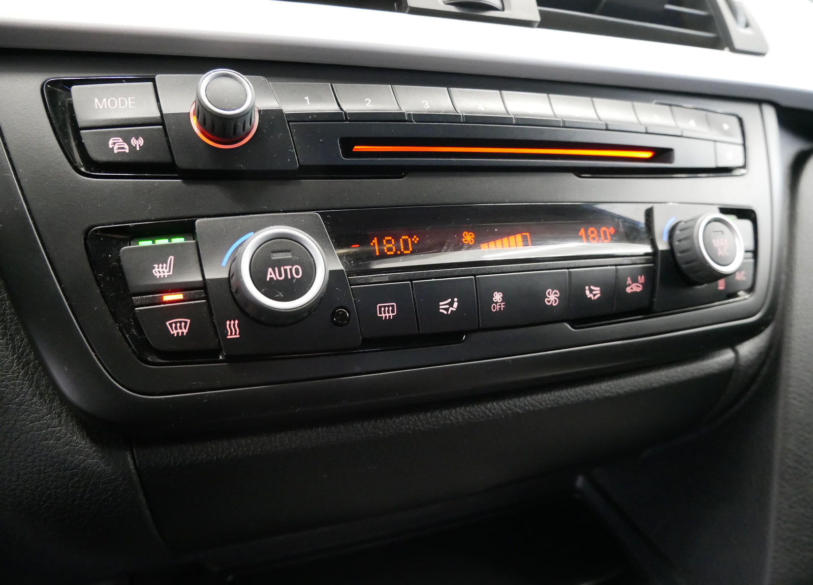BMW Řada 3 318d 105 kW xDrive Touring – foto 20