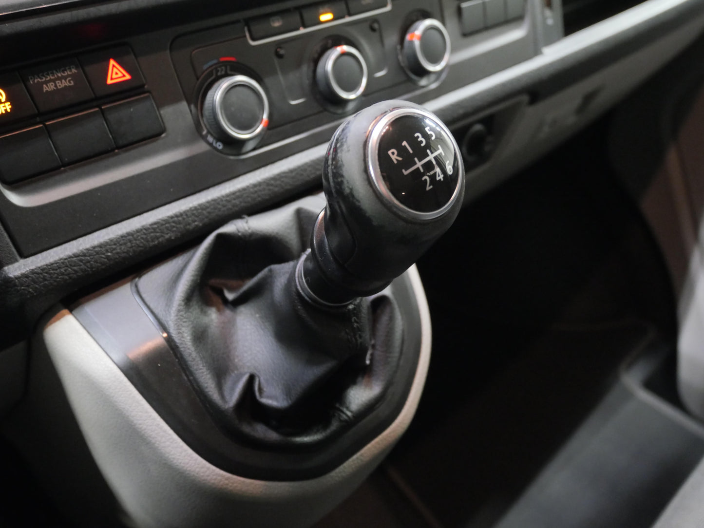 Volkswagen Transporter T6 2.0 TDI 110 kW 9 MÍST MANUÁ