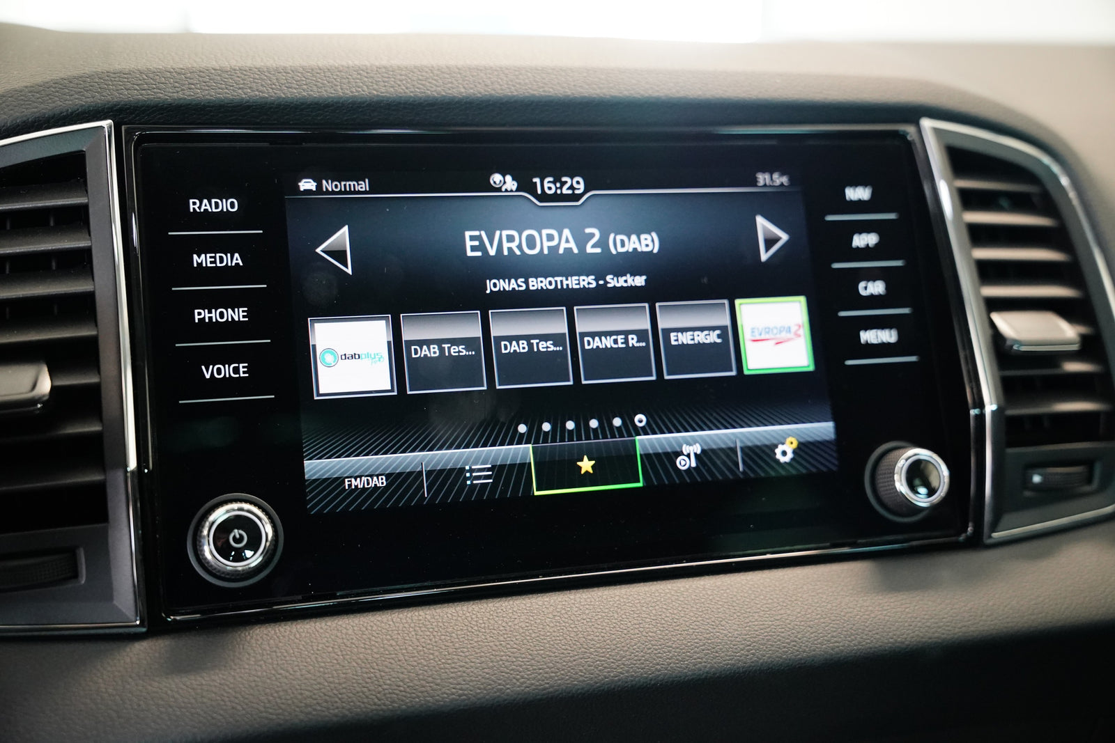 Škoda Karoq 1.5 TSI 110 kW Top Selection – foto 20