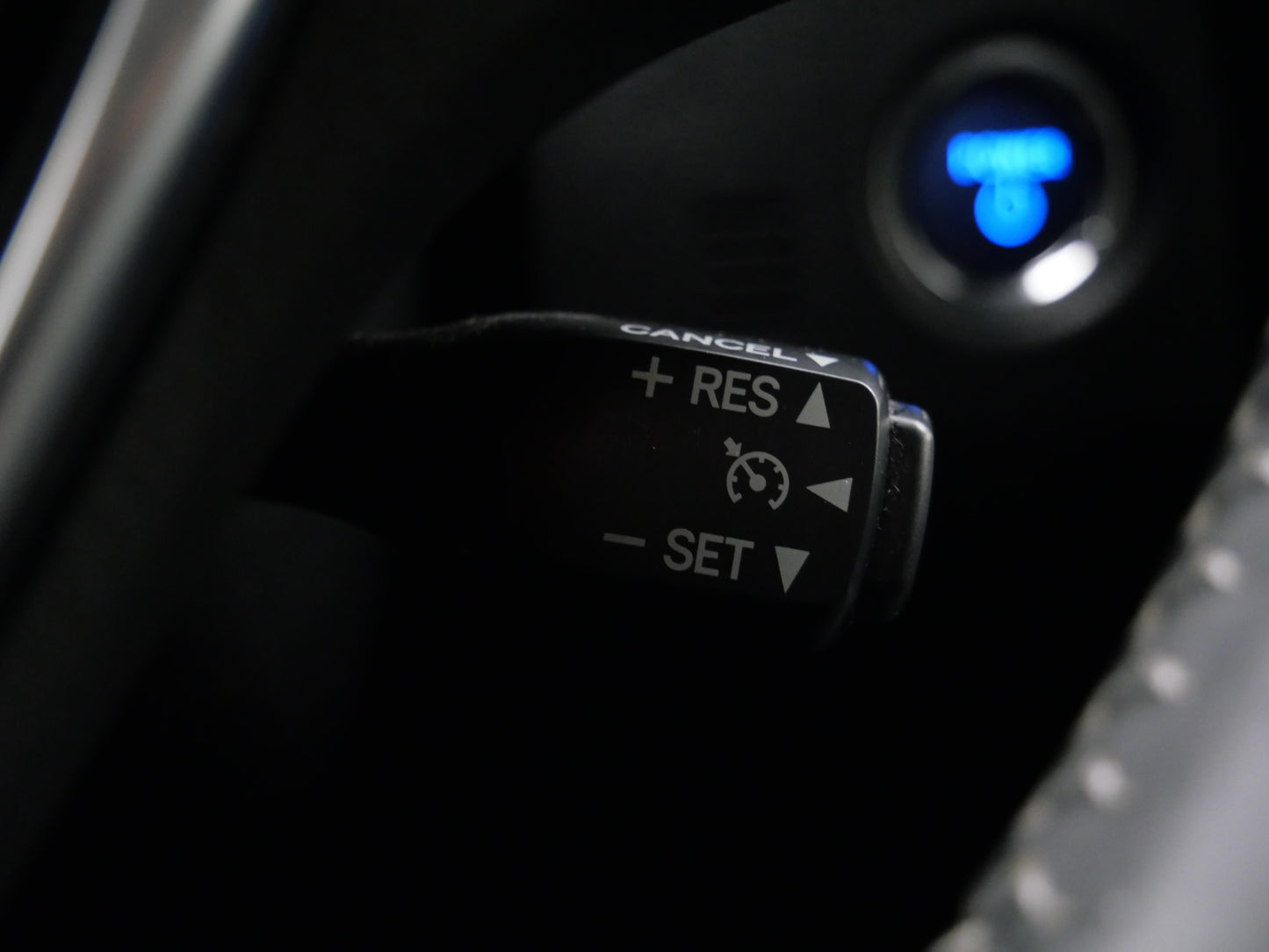 Toyota Auris 1.8 73 kW Hybrid e-CVT