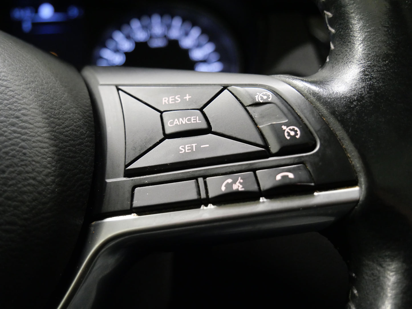 Nissan Qashqai 1.2 i 85 kW N-Connecta