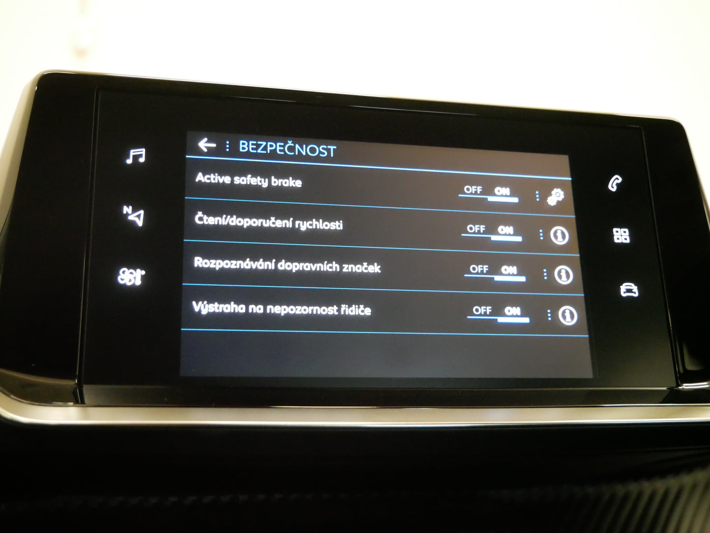 Peugeot 2008 1.2 PureTech 74 kW Active