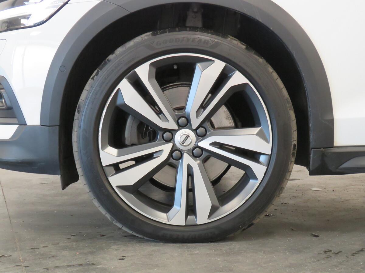 Volvo V60 2,0 145kW B4 AWD diesel Pro AU