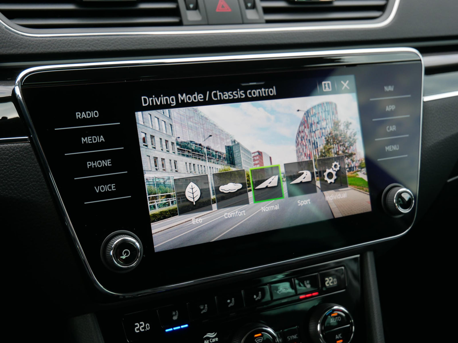 Škoda Superb 2.0 TDI 147 kW L&K – foto 20