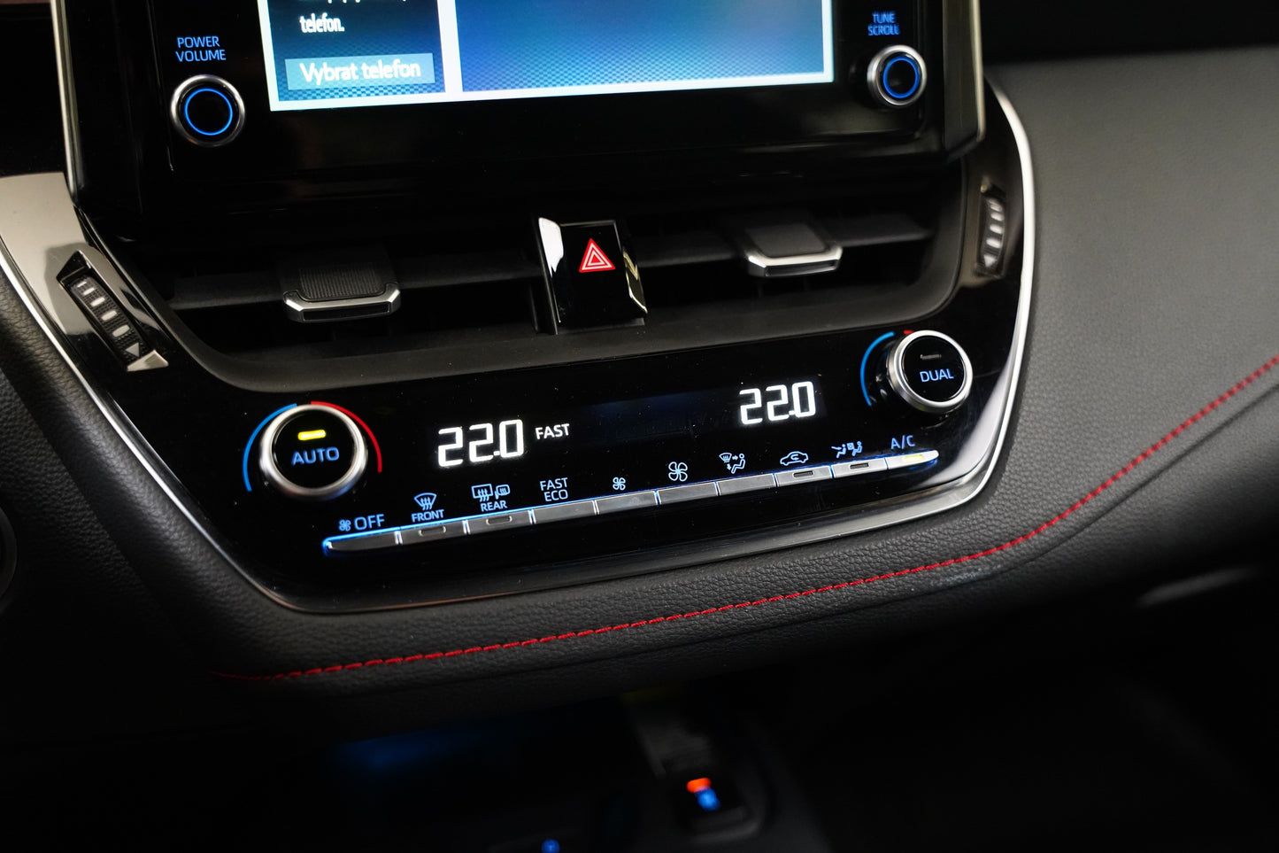 Toyota Corolla 2.0 HEV e-CVT 112 kW Selection
